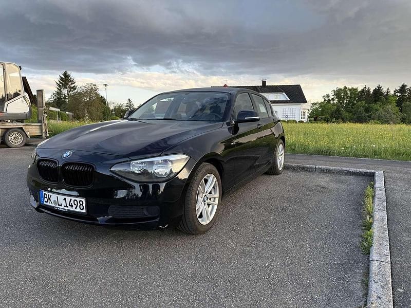 Schwarz Gebraucht 2012 BMW 114 Sport Line Kleinwagen | 5.550 € (Fairer Preis) - Bild 1/4