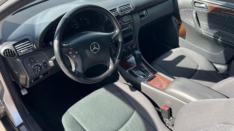 Gebraucht Mercedes C200 129 PS (94 kW) 2001 Silber Limousine
