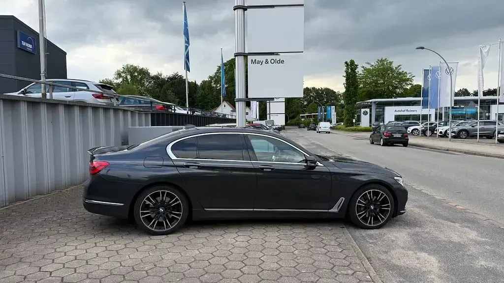 Occasion BMW 740 320 ch (235 kW) 2017 Gris Berline
