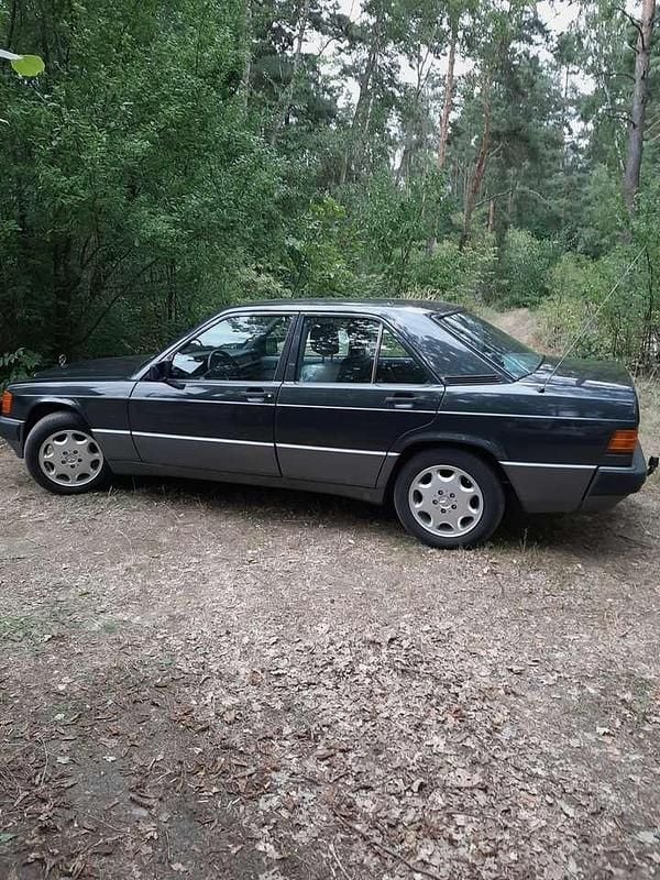 Schwarz Gebraucht 1989 Mercedes 190 Limousine | 6.200 € - Bild 1/4