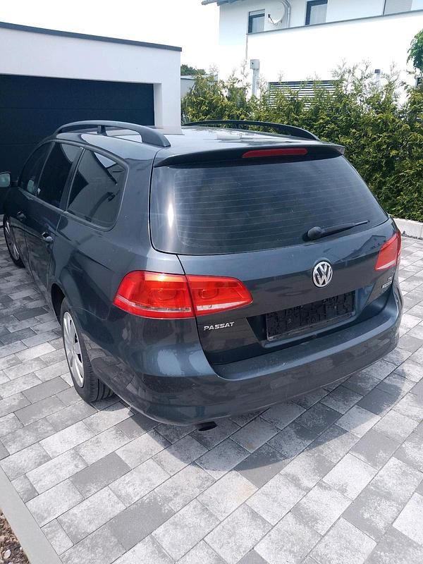 Grau Gebraucht 2011 VW Passat Kombi | 3.950 € (Superpreis) - Bild 1/4