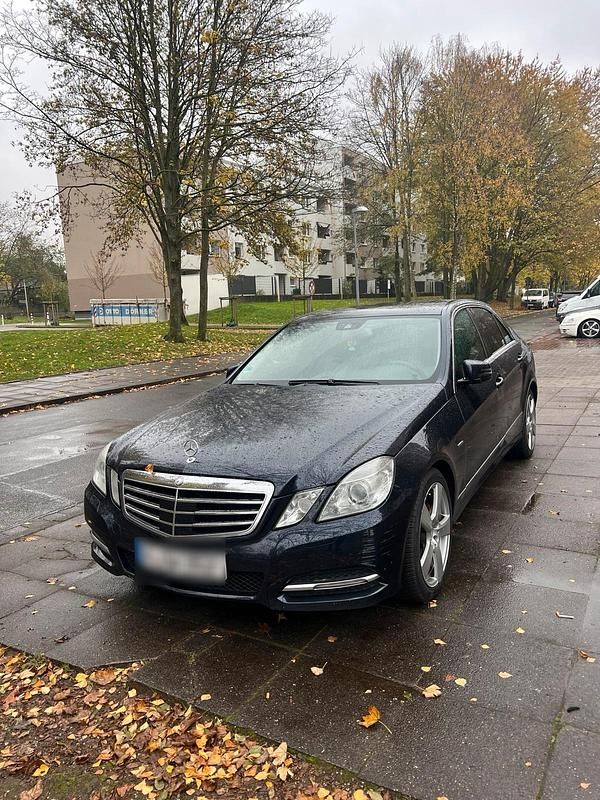 Gebraucht Mercedes E300 231 PS (169 kW) 2010 Blau Limousine