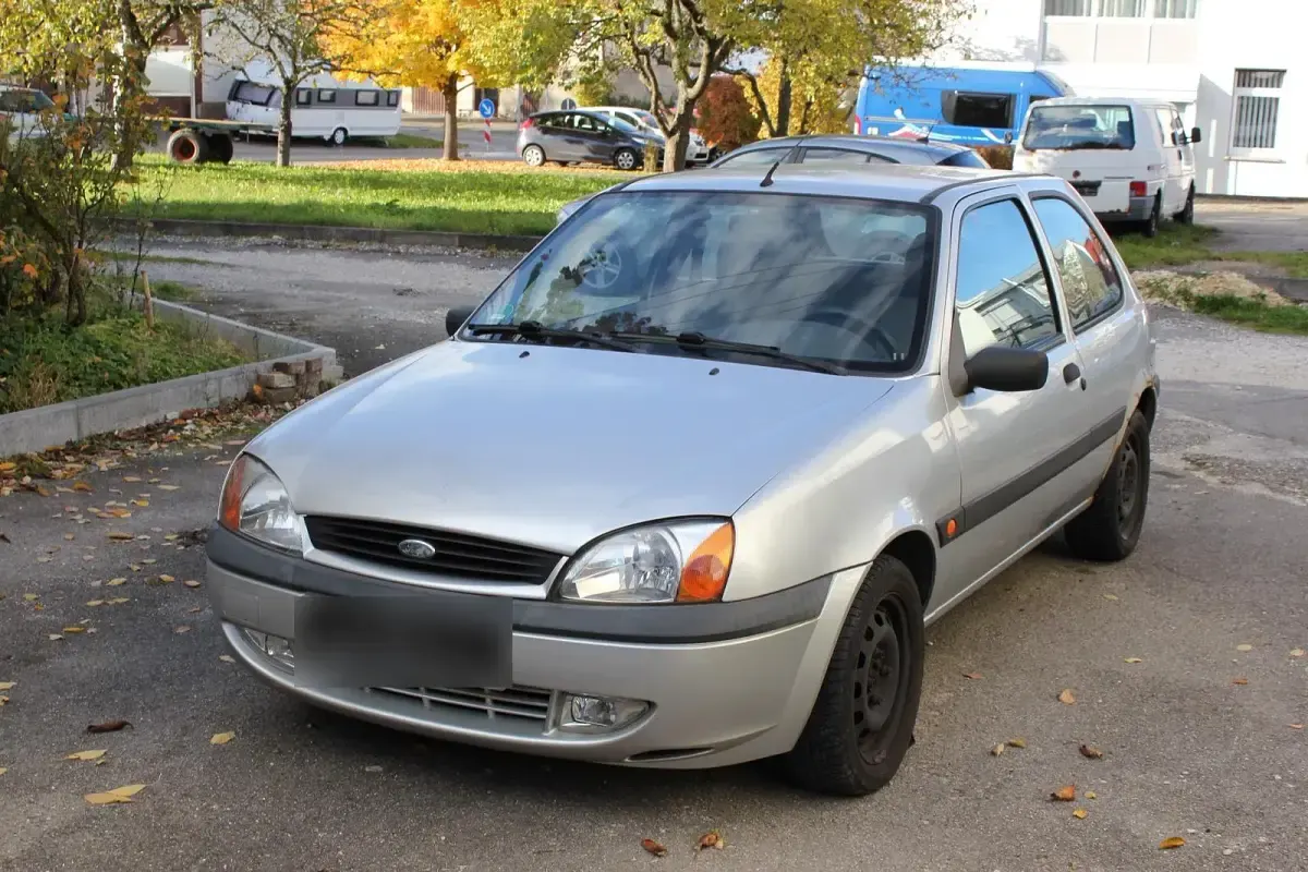 Second-hand Ford Fiesta 75 CP (55 kW) 2000 Argintiu Hatchback