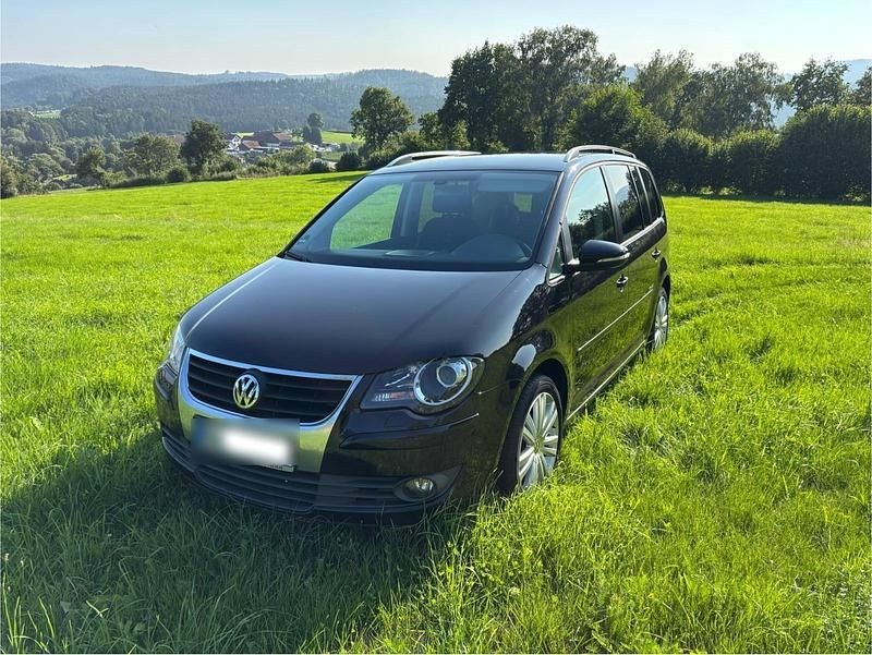 Schwarz Gebraucht 2010 VW Touran Van / Kleinbus | 6.000 € (Superpreis) - Bild 1/4