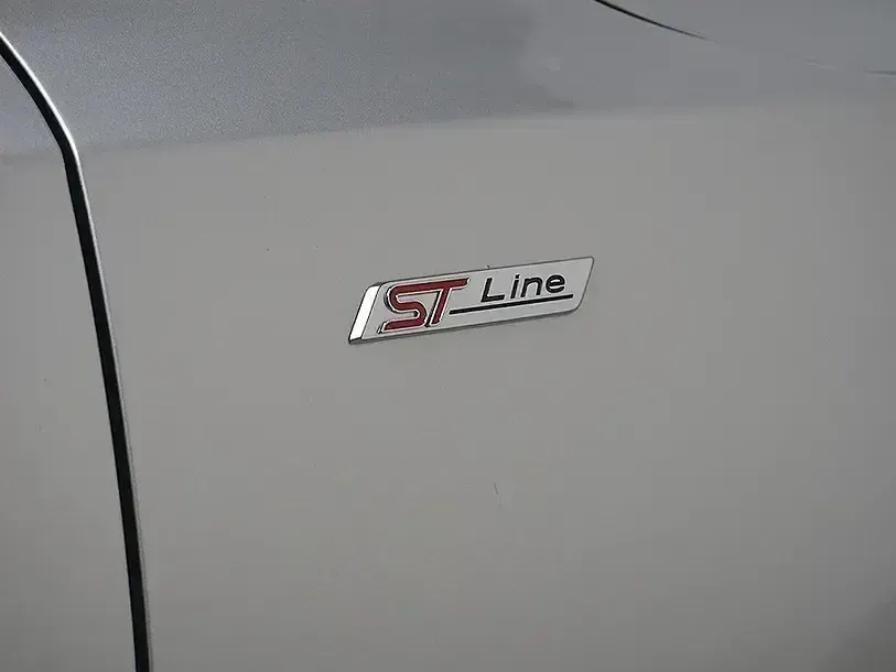 Gebraucht Ford Focus ST-Line X 155 PS (114 kW) 2024 Silber Limousine