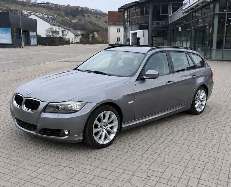 Gebraucht BMW 320 184 PS (135 kW) 2012 Grau Kombi