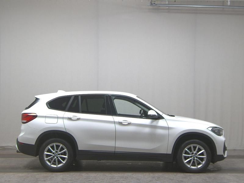 Weiss Gebraucht 2022 BMW X1 Sport Line SUV | 16.950 € (Superpreis) - Bild 1/4
