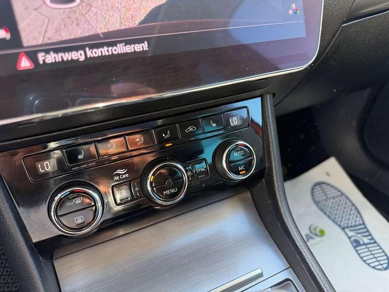 Gebraucht Skoda Superb Scout 4x4 190 PS (139 kW) 2020 Gold Kombi