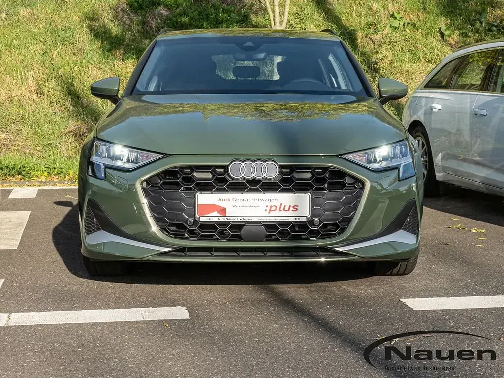 Second-hand Audi A3 Advanced 150 CP (110 kW) 2024 Verde Berlinǎ