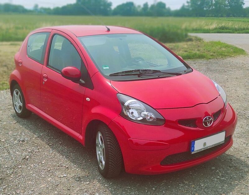 Rot Gebraucht 2007 Toyota Aygo Team Kleinwagen | 3.000 € (Fairer Preis) - Bild 1/4
