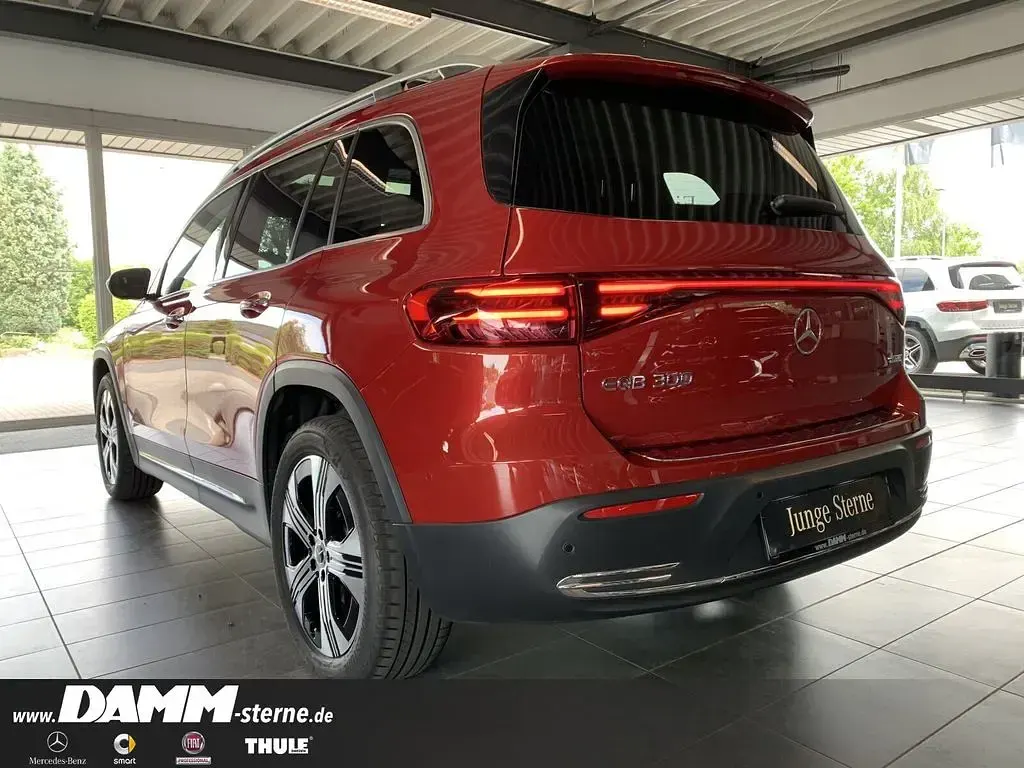 Gebraucht Mercedes EQB300 167 kW (228 PS) 2025 Rot SUV