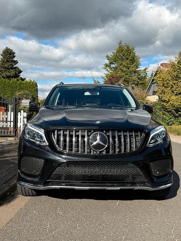 Schwarz Gebraucht 2017 Mercedes GLE500 AMG SUV | 33.000 € (Fairer Preis) - Bild 1/4