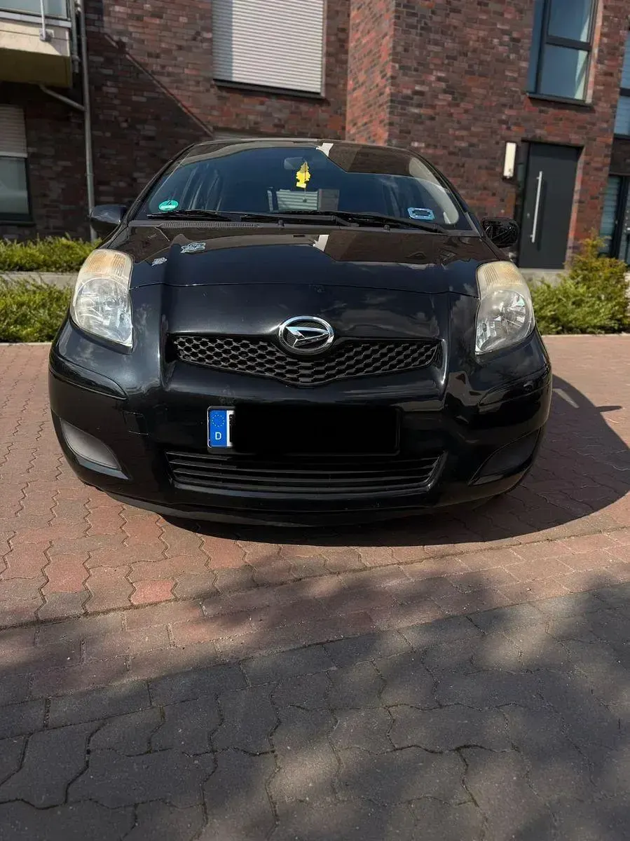Gebraucht Daihatsu Charade 99 PS (72 kW) 2012 Schwarz Limousine