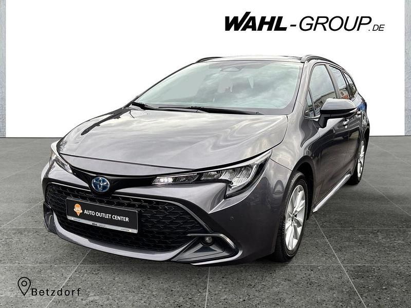 Grau Gebraucht 2023 Toyota Corolla Comfort Limousine | 23.990 € (Fairer Preis) - Bild 1/4