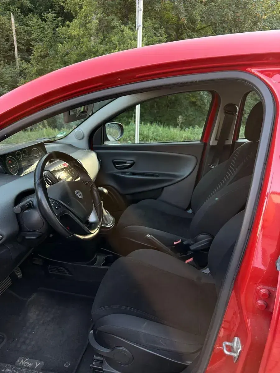 Gebraucht Lancia Ypsilon Gold 86 PS (63 kW) 2011 Rot Kleinwagen