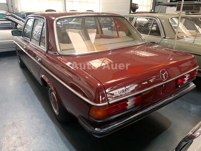 Gebraucht Mercedes 200 109 PS (80 kW) 1984 Weinrot Limousine