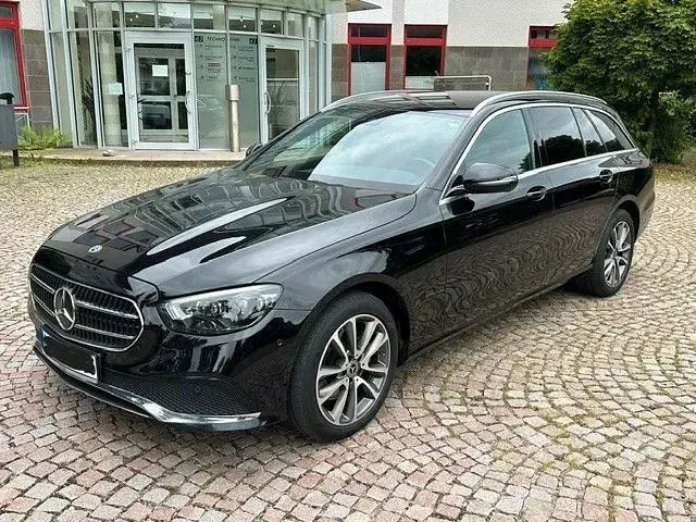 Gebraucht Mercedes E220 Avantgarde 200 PS (147 kW) 2023 Schwarz Limousine