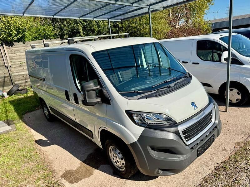 Weiß Gebraucht 2016 Peugeot Boxer Comfort plus Van | 9.750 € (Guter Preis) - Bild 1/4