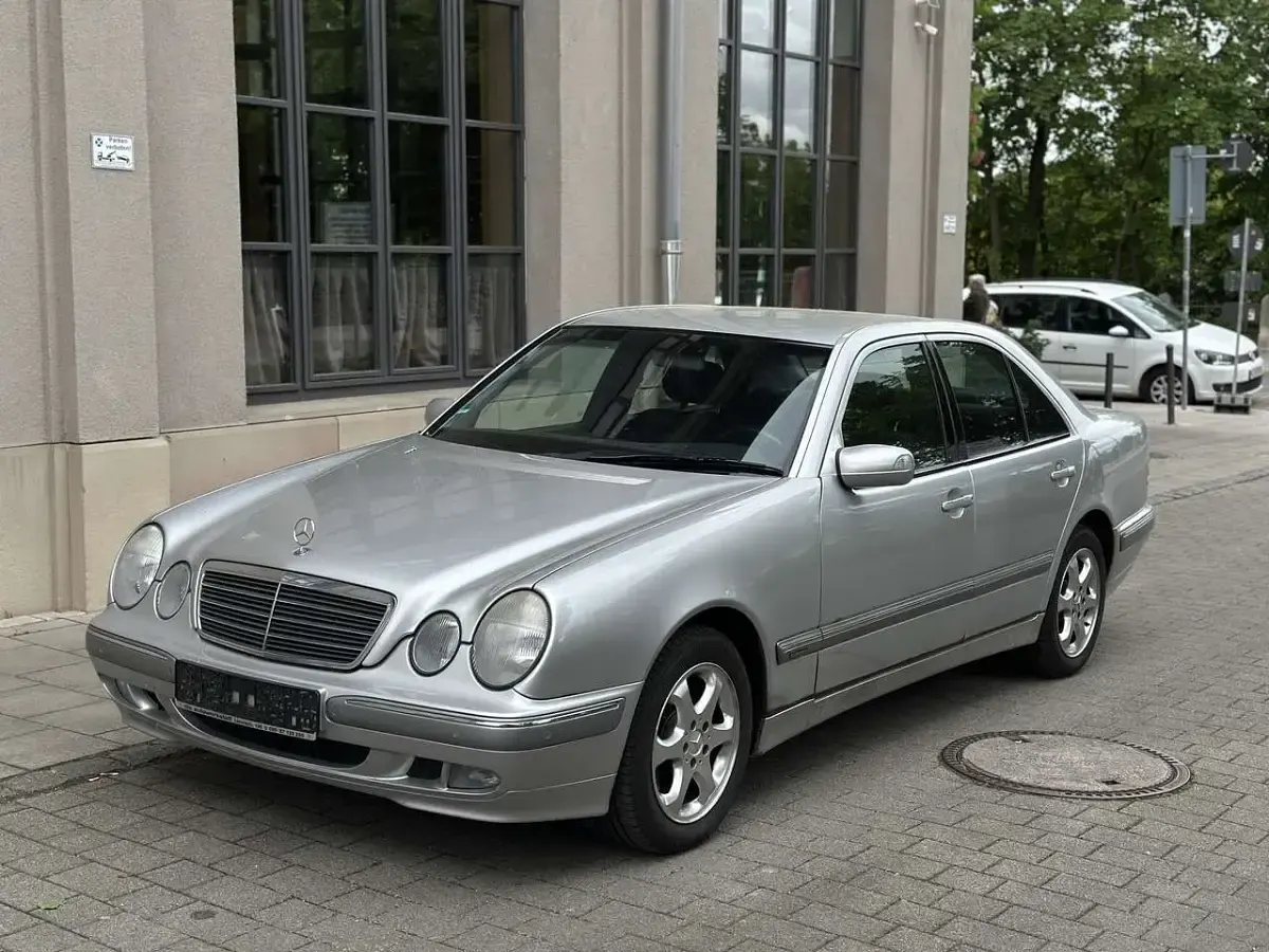 Używany Mercedes E280 204 KM (150 kW) 2000 Sedan/Limuzyna