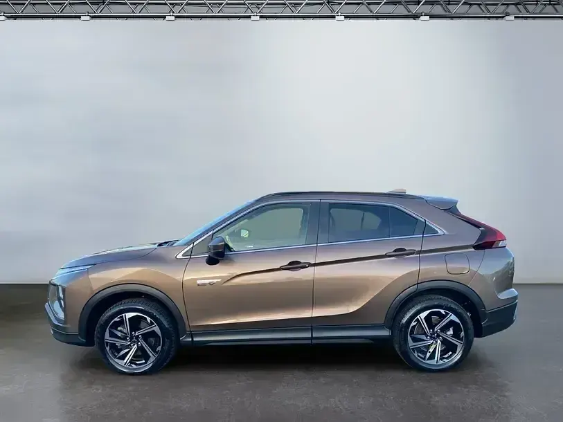 Używany Mitsubishi Eclipse Cross Basis 188 KM (138 kW) 2023 Brązowy SUV