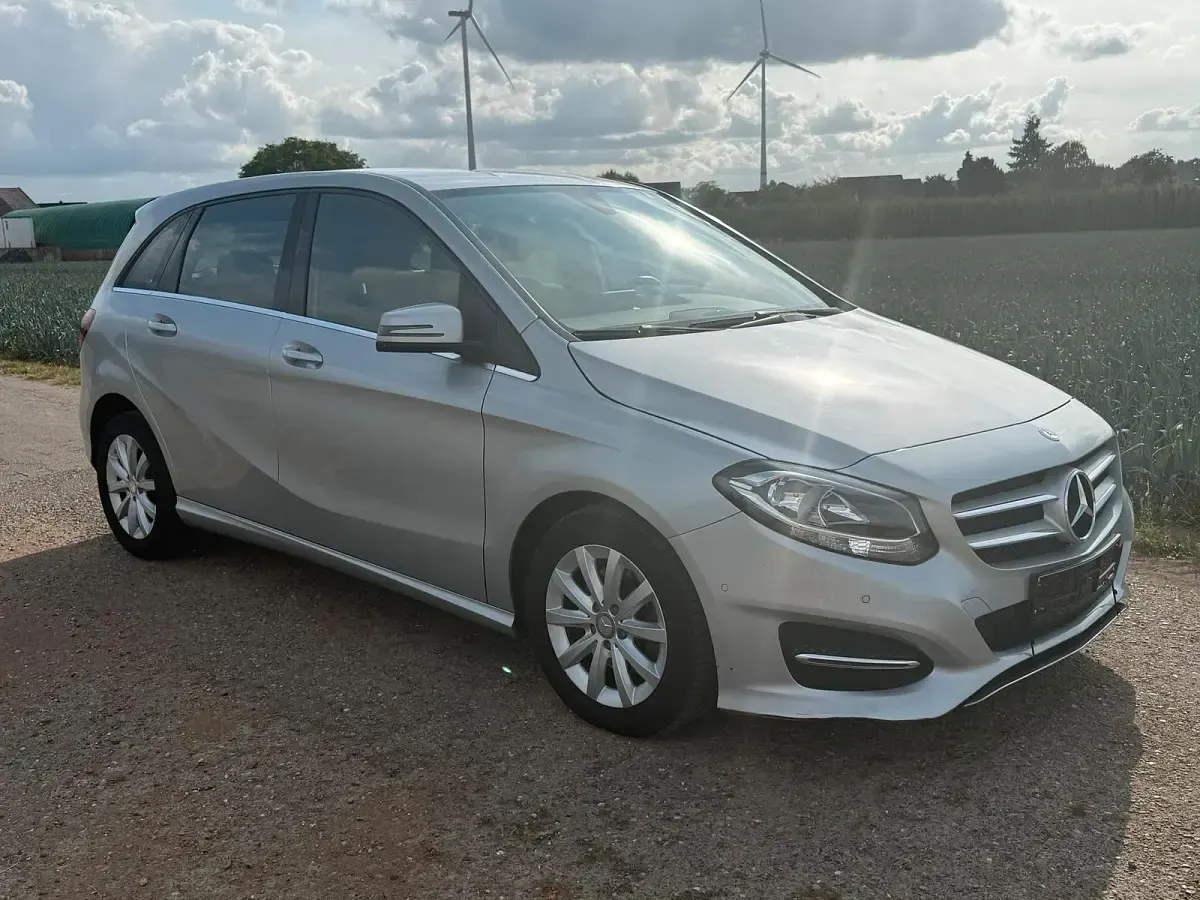 Gebraucht Mercedes B180 122 PS (89 kW) 2016 Silber Kleinwagen