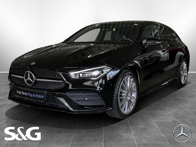 Unilack nachtschwarz Gebraucht 2022 Mercedes CLA250e Shooting Brake AMG Kombi | 32.890 € (Teuer) - Bild 1/4