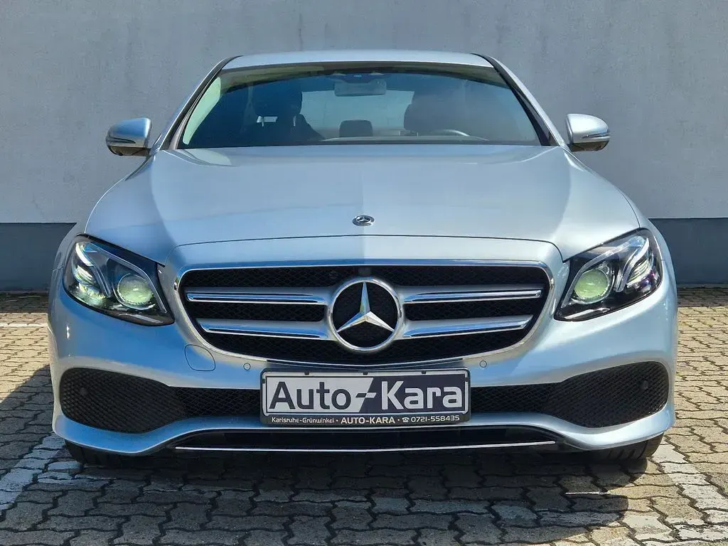 Gebraucht Mercedes E300 245 PS (180 kW) 2017 Diamantsilber  metalliclack (metallic) Limousine