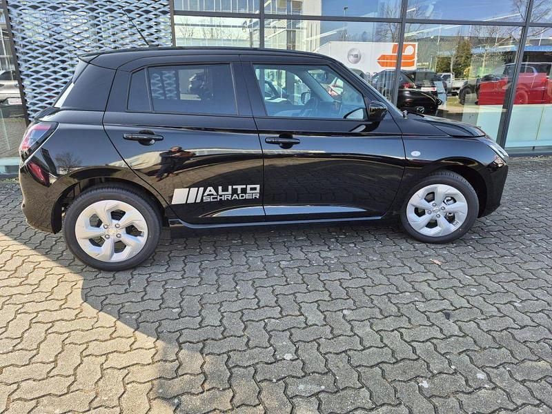 Neu Suzuki Swift Comfort 83 PS (61 kW) 2025 Schwarz Limousine
