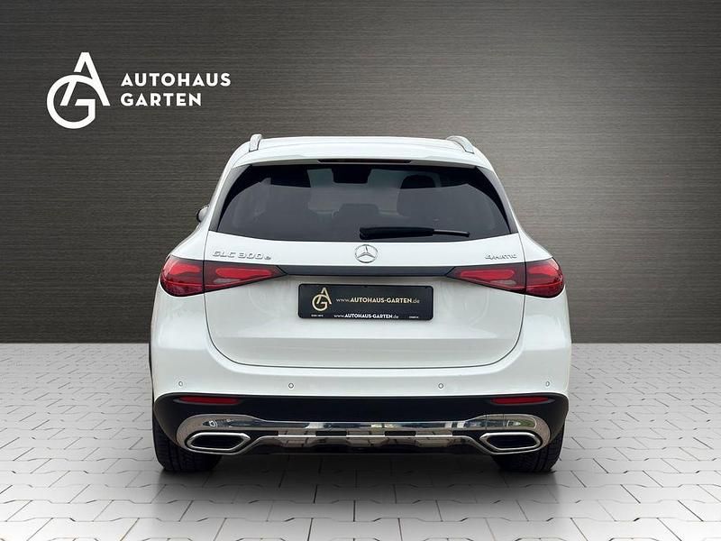 Gebraucht Mercedes GLC300e Avantgarde 204 PS (150 kW) 2023 Weiß SUV