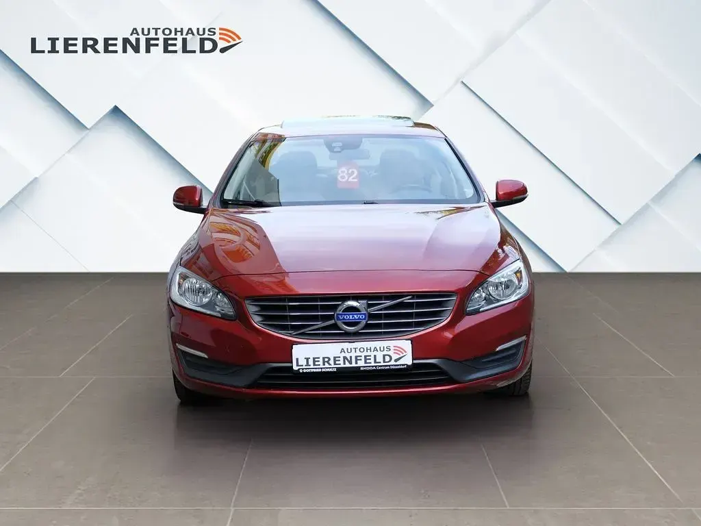 Gebraucht Volvo S60 Momentum 136 PS (100 kW) 2014 Flamenco red / Limousine