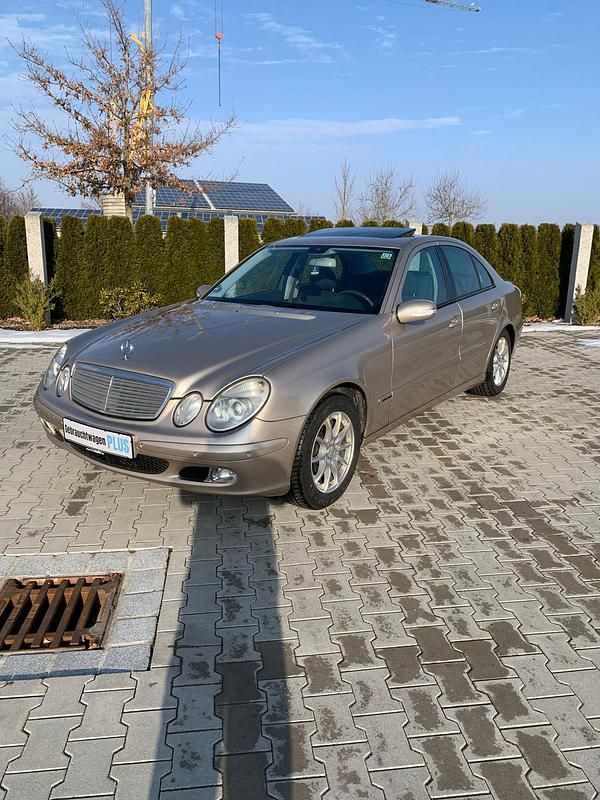 Second-hand Mercedes E200 163 CP (119 kW) 2003 Auriu Berlinǎ