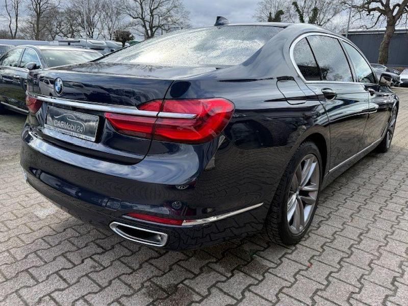 Gebraucht BMW 750L 400 PS (294 kW) 2018 Imperialblau bril (metallic) Limousine