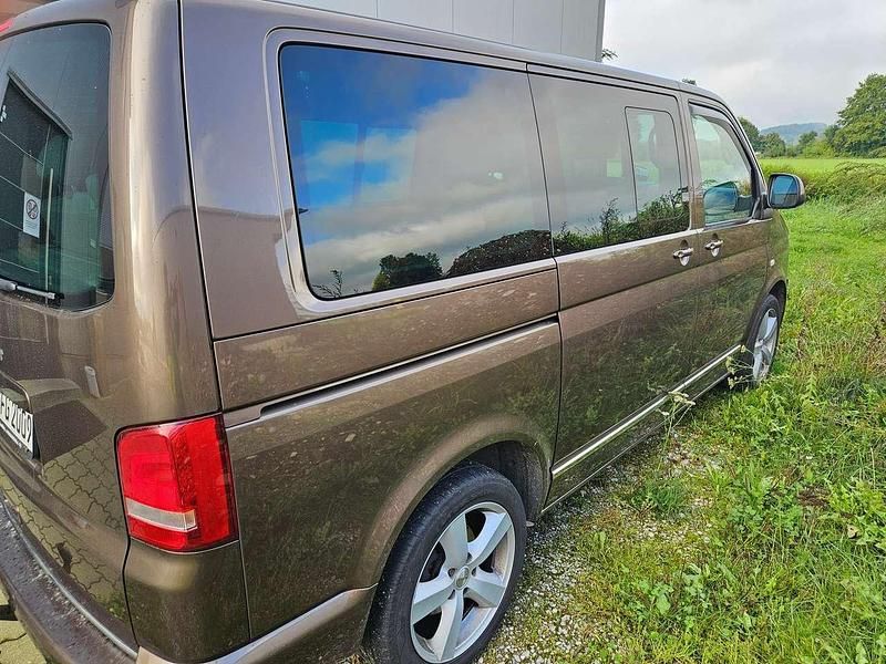 Gebraucht VW Multivan Highline 179 PS (131 kW) 2012 Braun Van