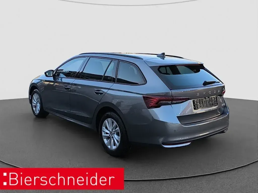 Neu Skoda Octavia Selection 150 PS (110 kW) 2025 Silber Kombi