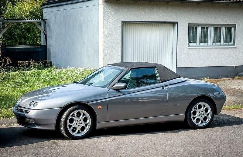 Gebraucht Alfa Romeo Spider 155 PS (114 kW) 2000 Grau Cabrio