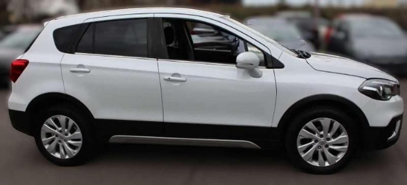 Gebraucht Suzuki SX4 Club 129 PS (94 kW) 2021 Weiß Limousine