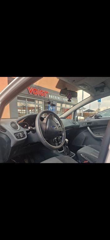 Gebraucht Ford Fiesta Trend 75 PS (55 kW) 2009 Weiß Kleinwagen