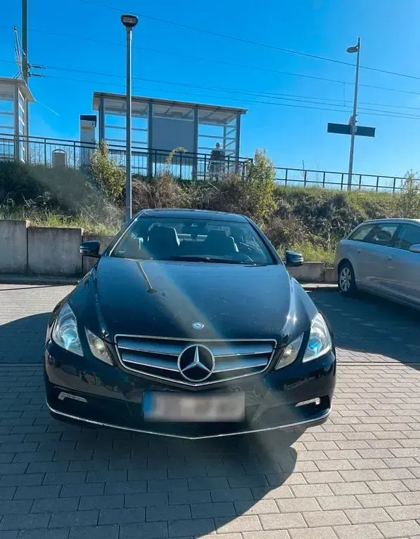 Gebraucht Mercedes E250 204 PS (150 kW) 2010 Schwarz Coupé