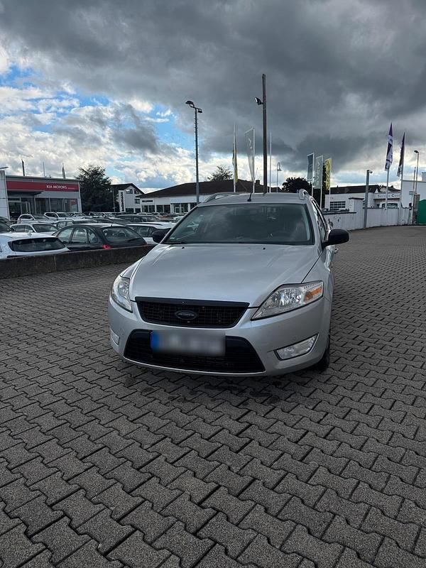 Silber Gebraucht 2010 Ford Mondeo Kombi | 3.200 € (Etwas zu teuer) - Bild 1/4
