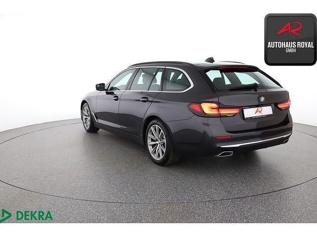 Gebraucht BMW 520 190 PS (139 kW) 2023 Sophistograu Kombi