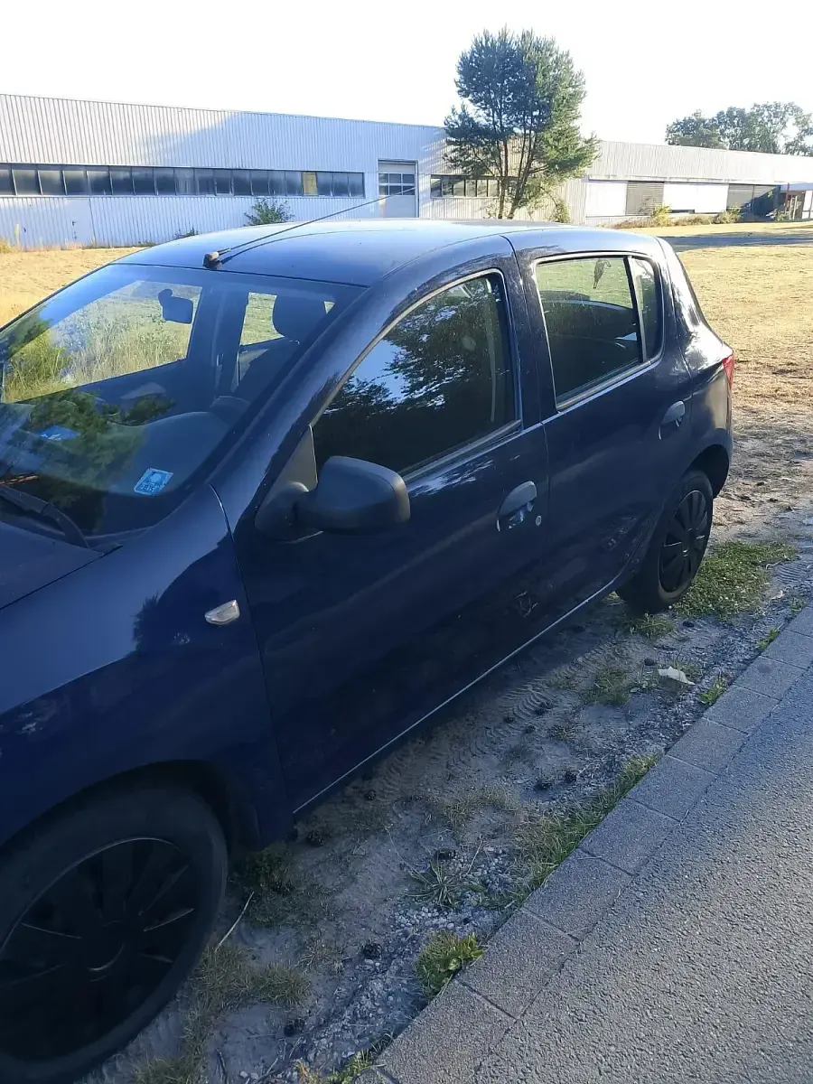 Gebraucht Dacia Sandero 75 PS (55 kW) 2015 Blau Kleinwagen