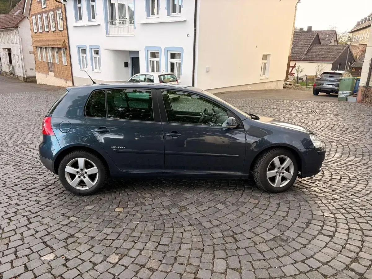 Usata VW Golf VI United 102 CV (75 kW) 2008 Blu Utilitaria