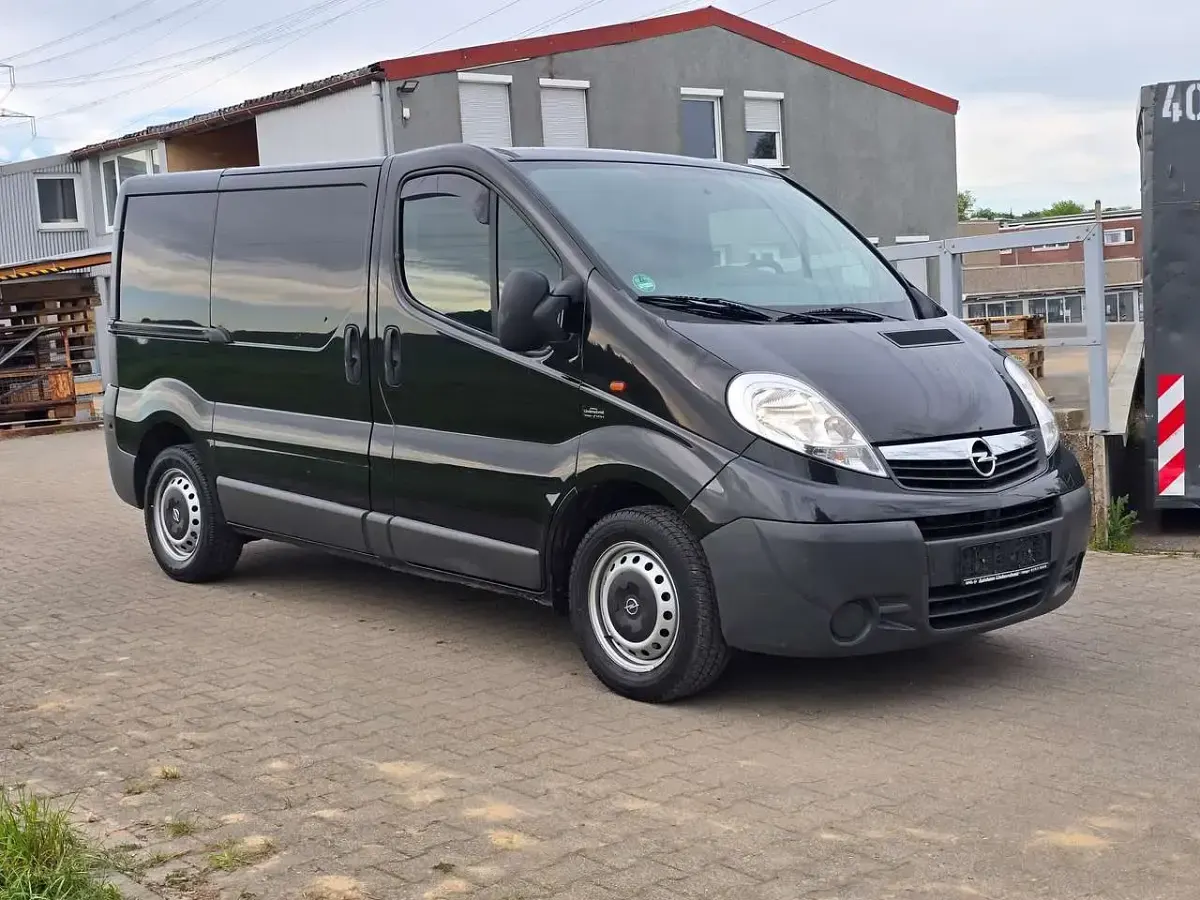Gebraucht Opel Vivaro 114 PS (83 kW) 2012 Schwarz Van / Kleinbus