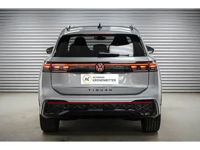 Neu VW Tiguan R-line 193 PS (141 kW) 2025 Oyster silver metallic SUV