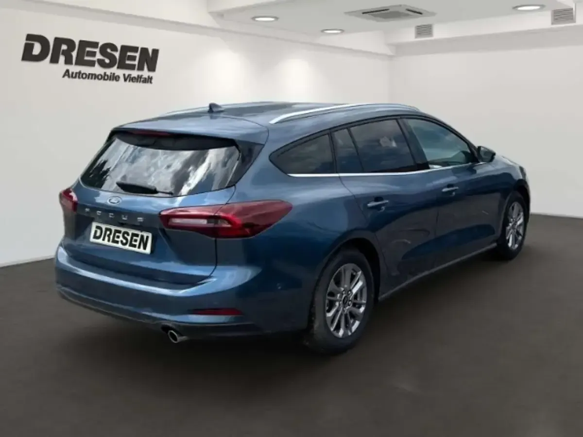 Neu Ford Focus Titanium 155 PS (114 kW) 2026 Blau Kombi