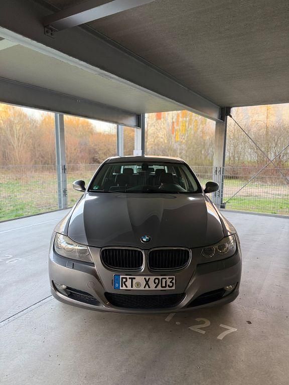 Gebraucht BMW 320 184 PS (135 kW) 2010 Grau Kombi