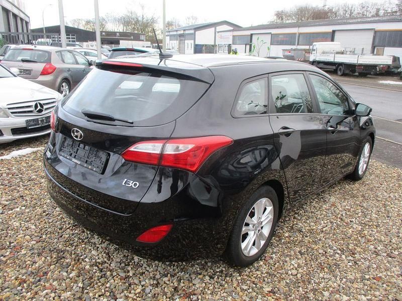 Gebraucht Hyundai i30 Trend 110 PS (80 kW) 2014 Schwarz Kombi