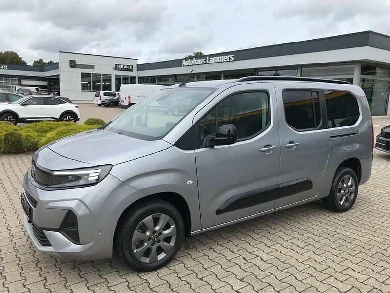 Grau Gebraucht 2024 Opel Combo Life Van / Kleinbus | 27.990 € (Teuer) - Bild 1/4