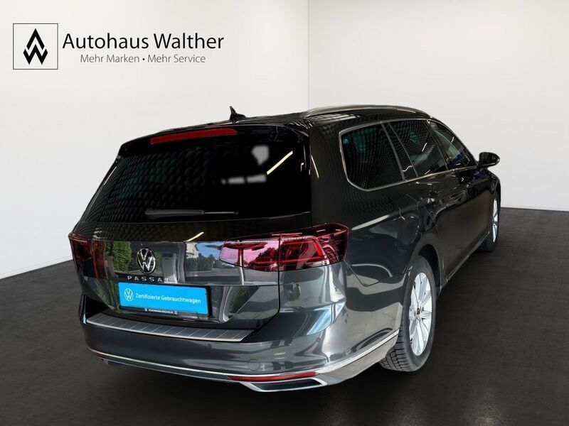 Gebraucht VW Passat Elegance 150 PS (110 kW) 2023 Grau Kombi