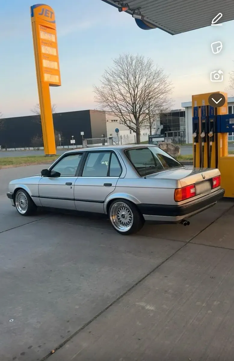 Gebraucht BMW 320 129 PS (94 kW) 1992 Silber Limousine